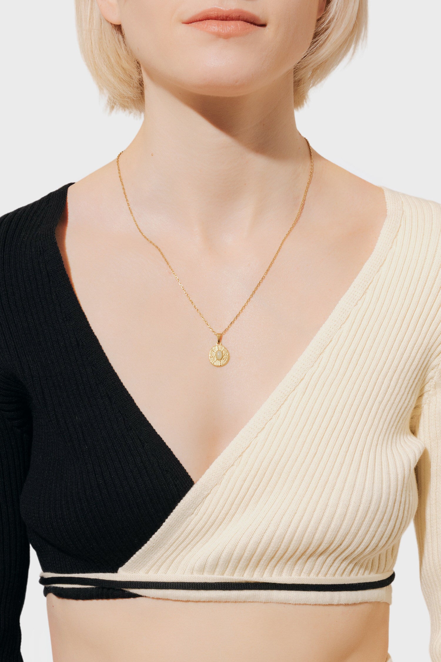 Amorphous Medallion Chain Layering Necklace
