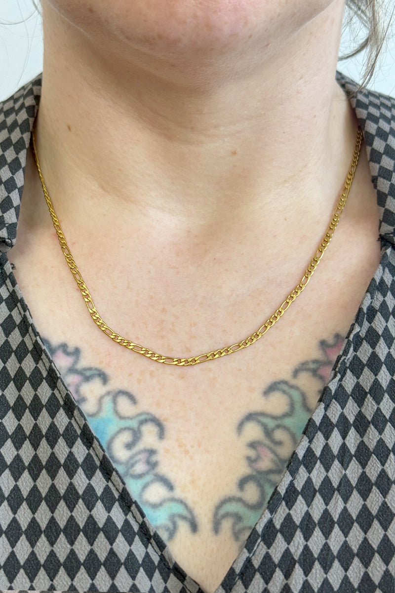 Delicate Figaro Chain in Gold