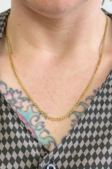 Delicate Figaro Chain in Gold