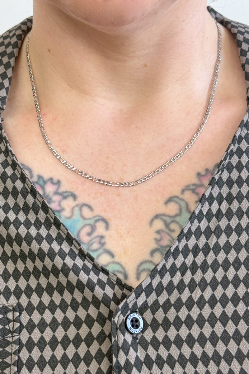 Delicate Figaro Chain in Silver