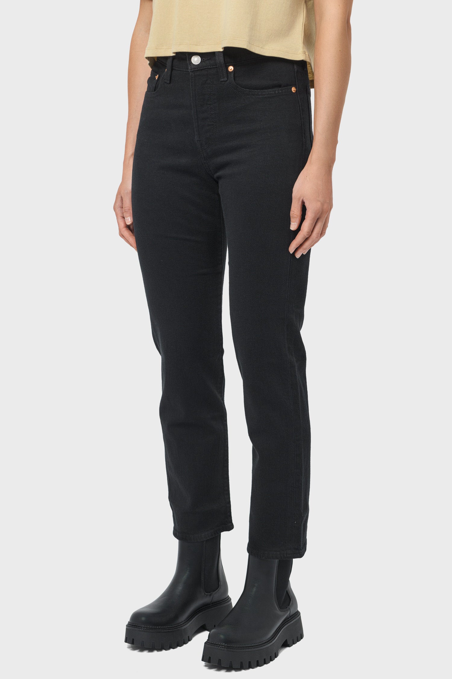 Women's Levi's Wedgie Straight Fit in Black Sprout