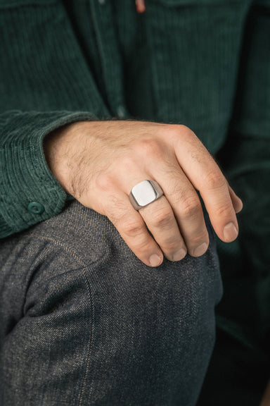 Men's Classic Signet Ring in Silver