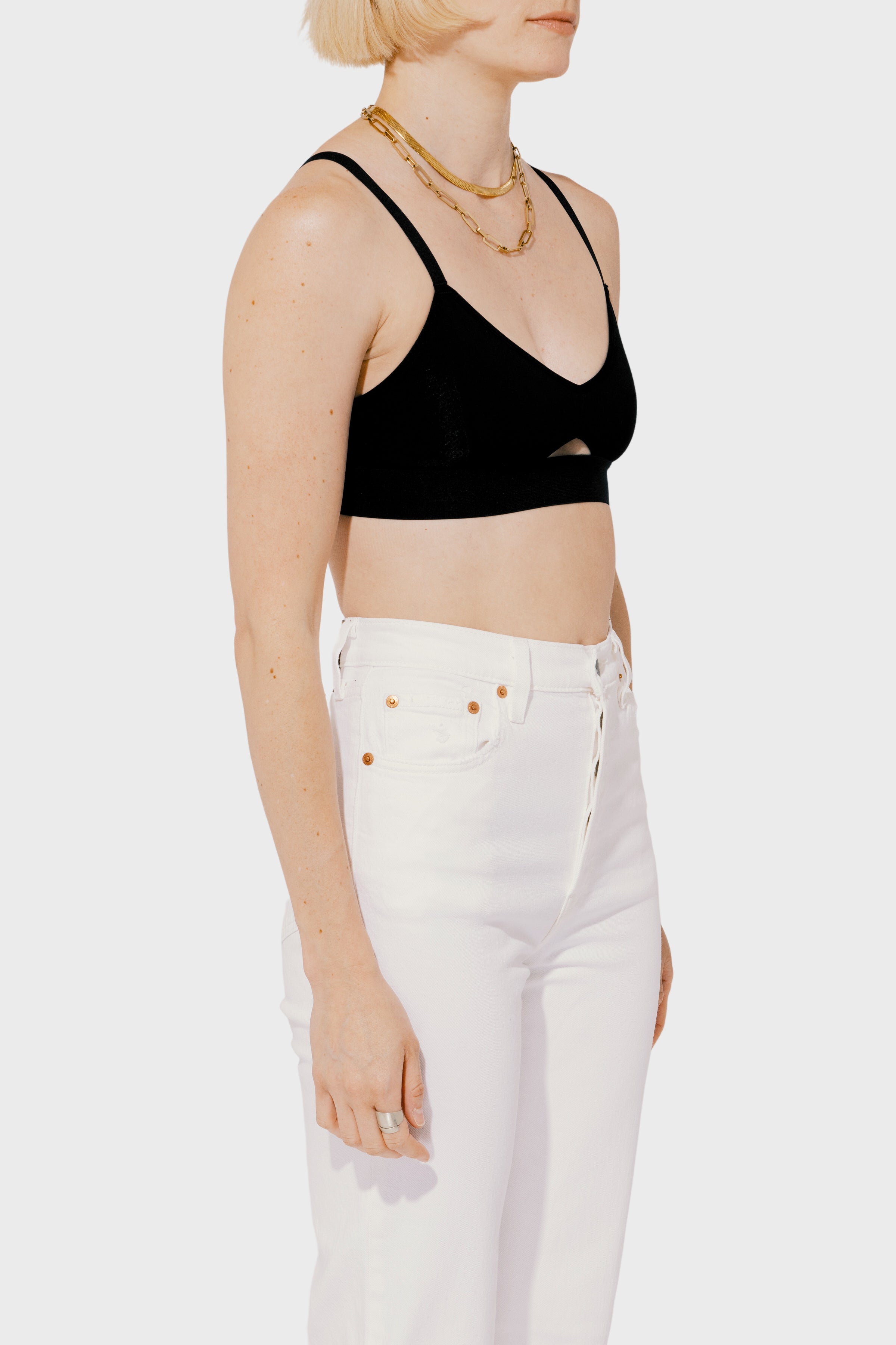 barely there Sports Bra With Cutout()