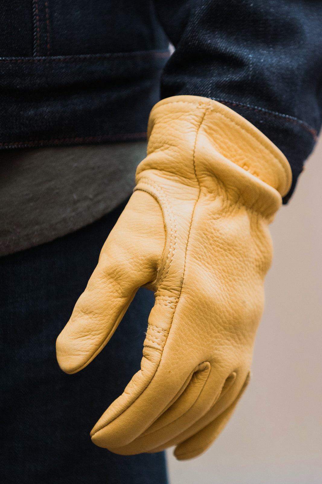 Red Wing Buckskin Gloves in Yellow
